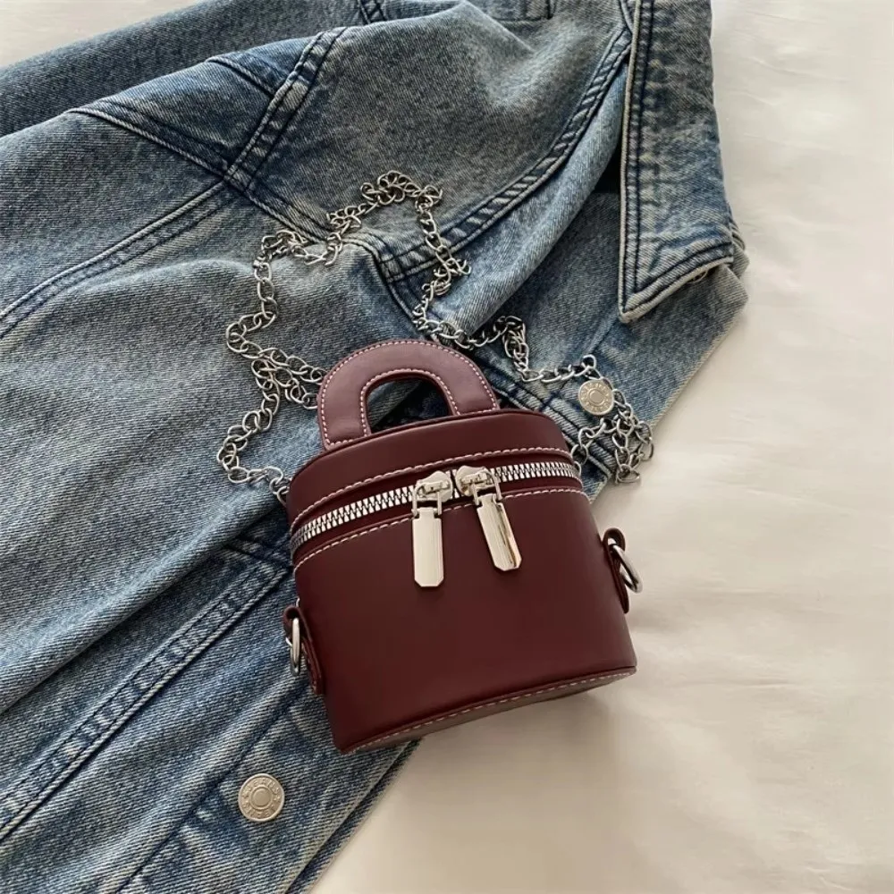 Bolso bandolera mini de cuero PU con cadena metálica y color sólido - imagen 2