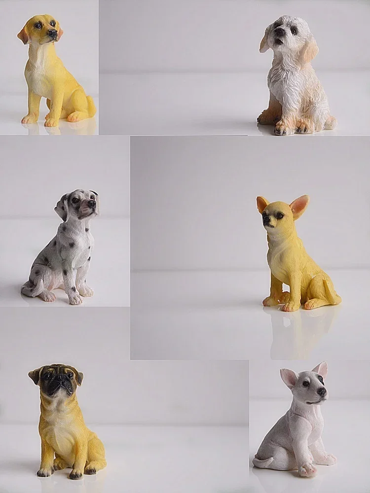 Comparativa de tamaño de las miniaturas frente a una mano
