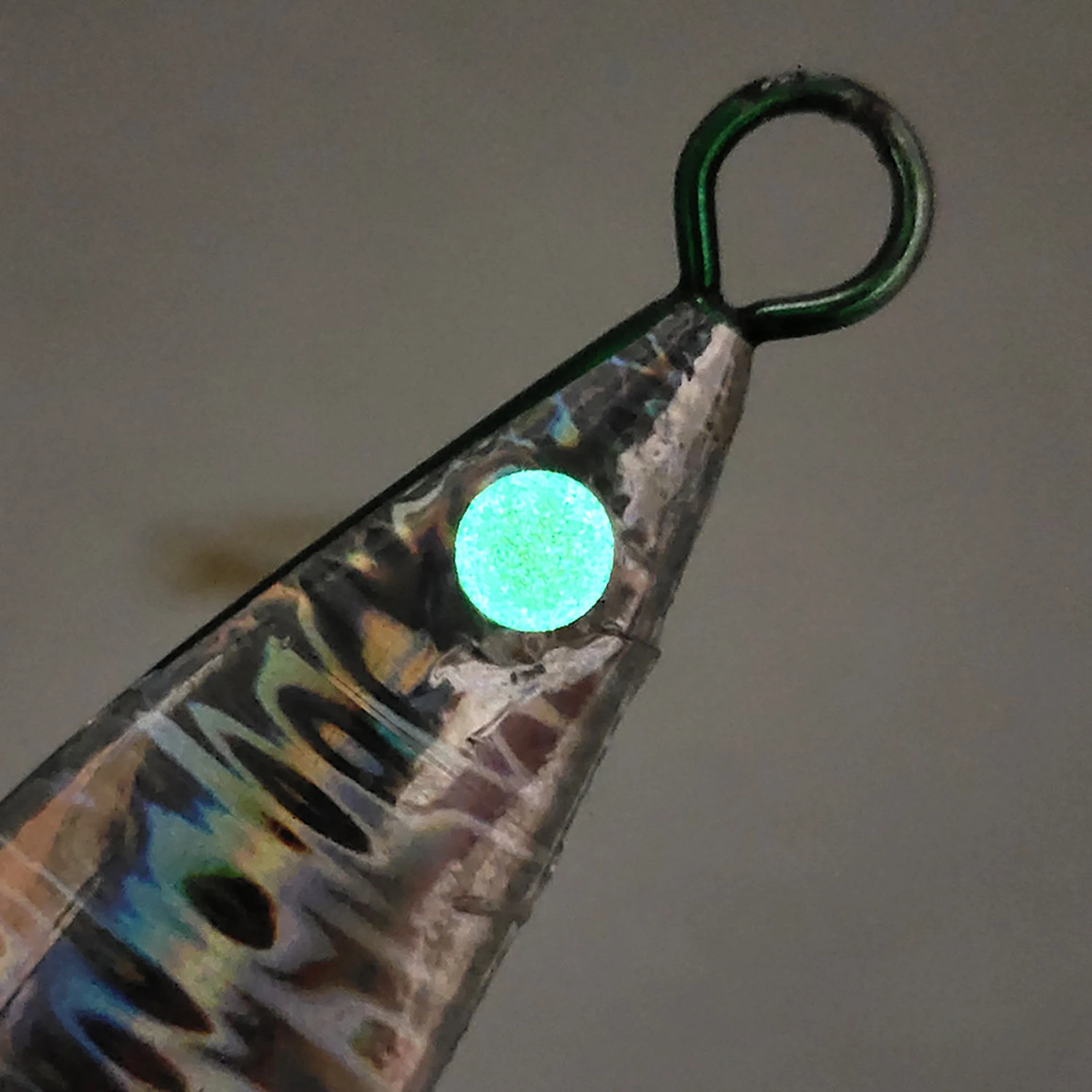 Detalle del revestimiento láser y los ojos 3D de los señuelos
