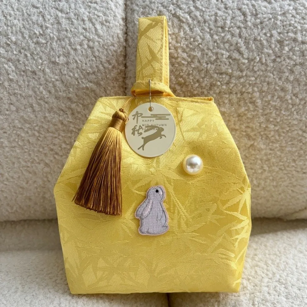 Bolso de mano color amarillo