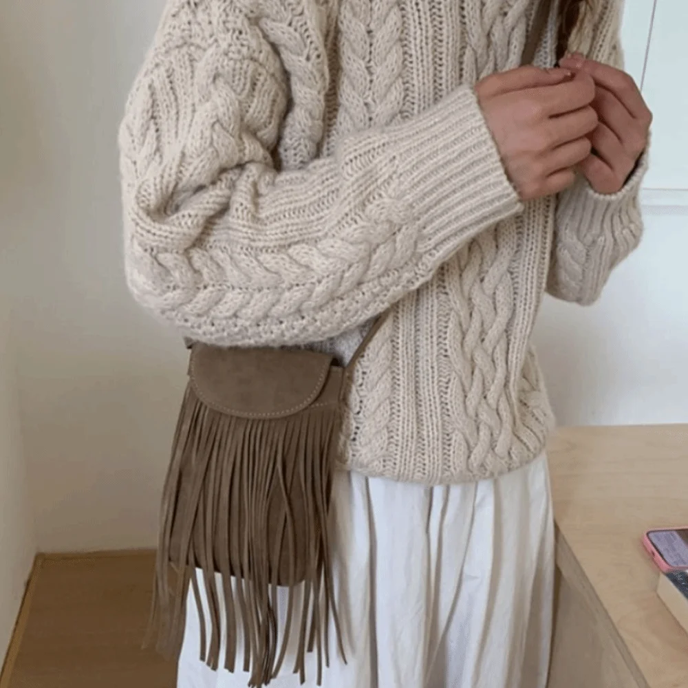 Bolso con estilo retro y correa