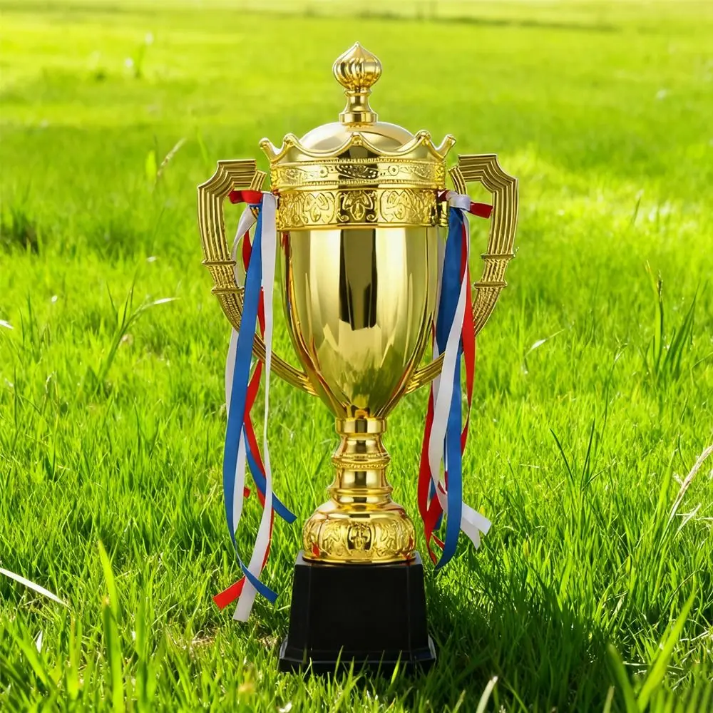 Trofeo deportivo en entorno de premiación