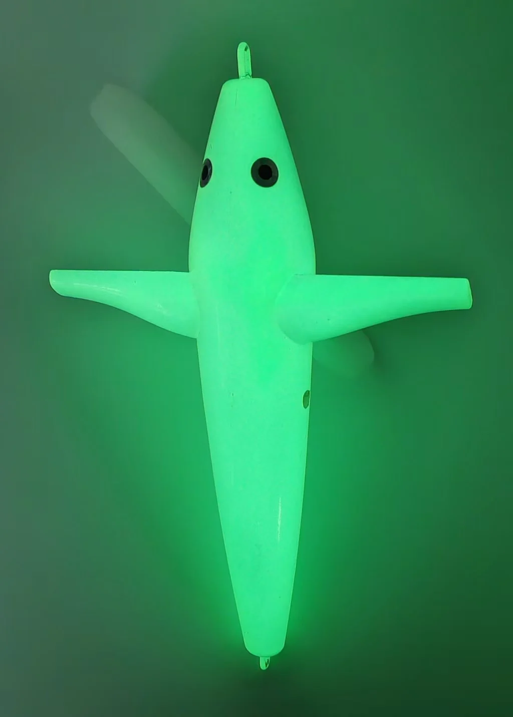 Detalle del diseño tipo “pájaro” para atraer a peces