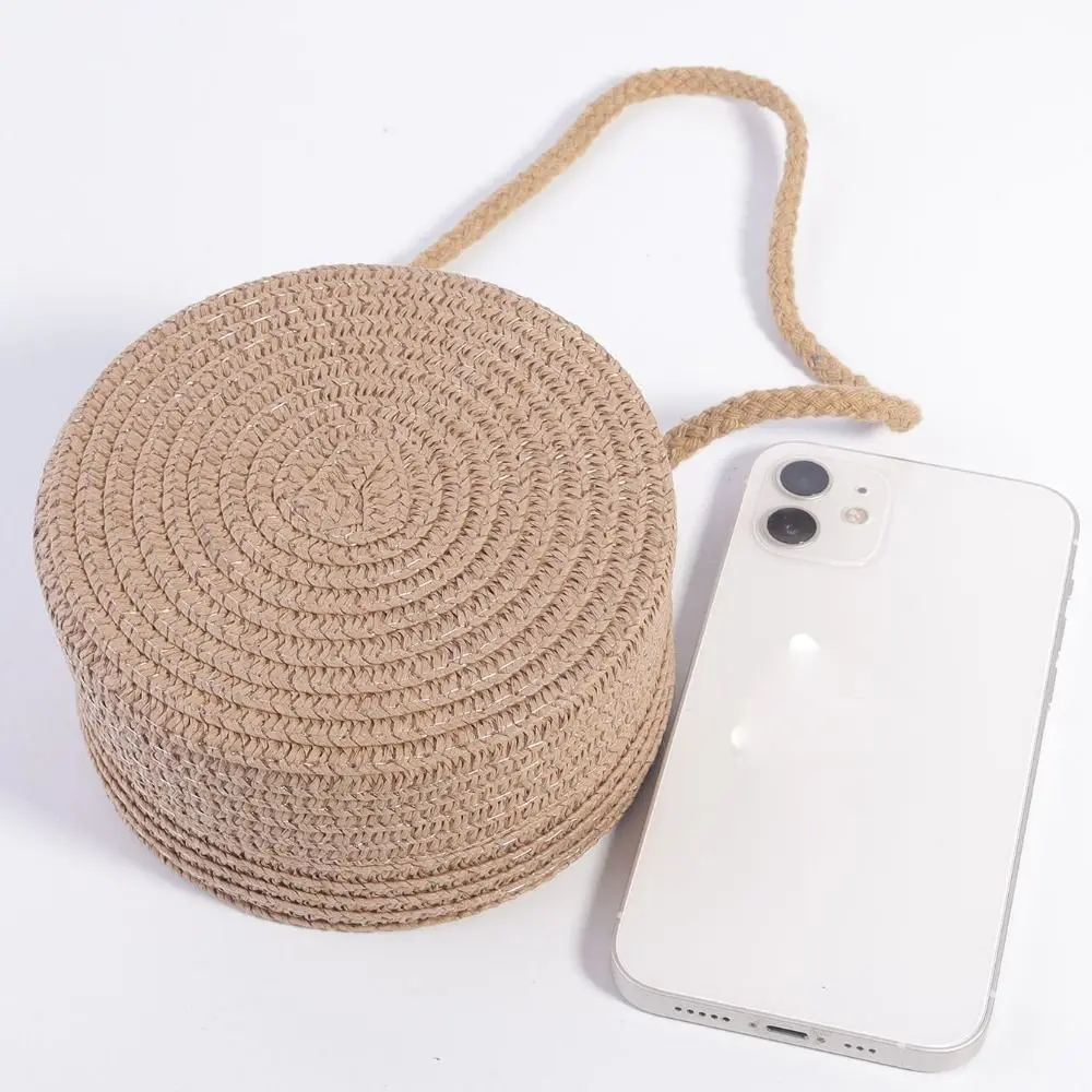 Bolso bandolera redondo en paja con lazo de encaje y cierre - imagen 4