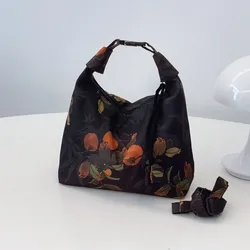 Bolso tote de satén retro con correa ajustable y bordado nubes