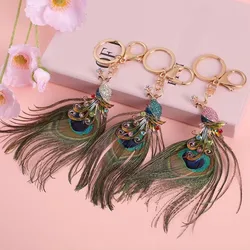 Llavero de pavo real brillante con esmalte y decoración tipo diamante