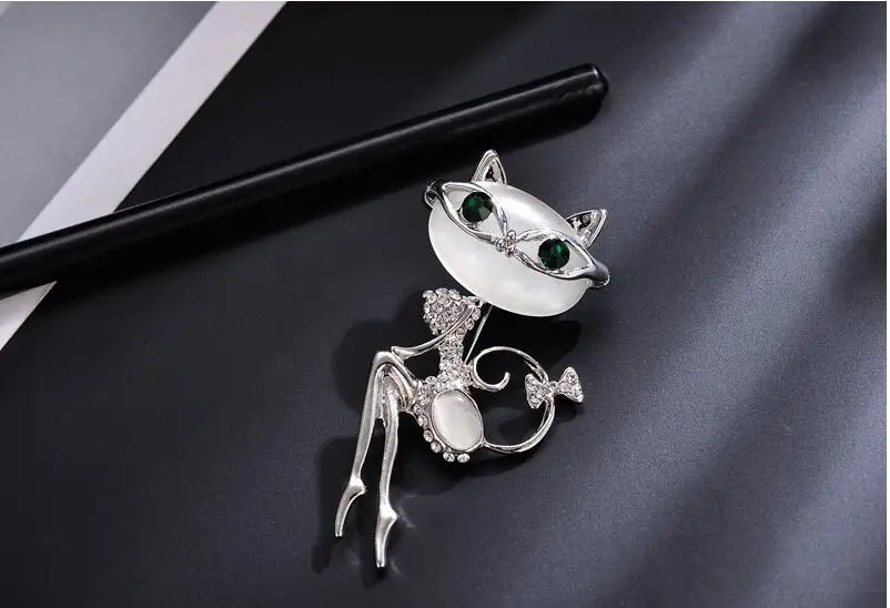 Broche de piedra ojo de gato detalle de piedra