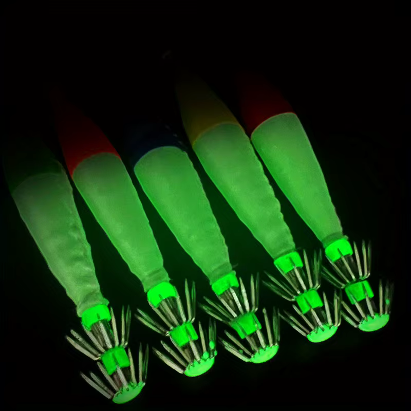 Señuelo fluorescente Ackibk brillando en la oscuridad