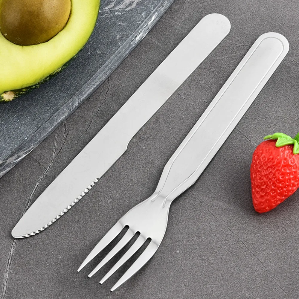 Contenido del juego: cuchillo, tenedor, cuchara y abrebotellas