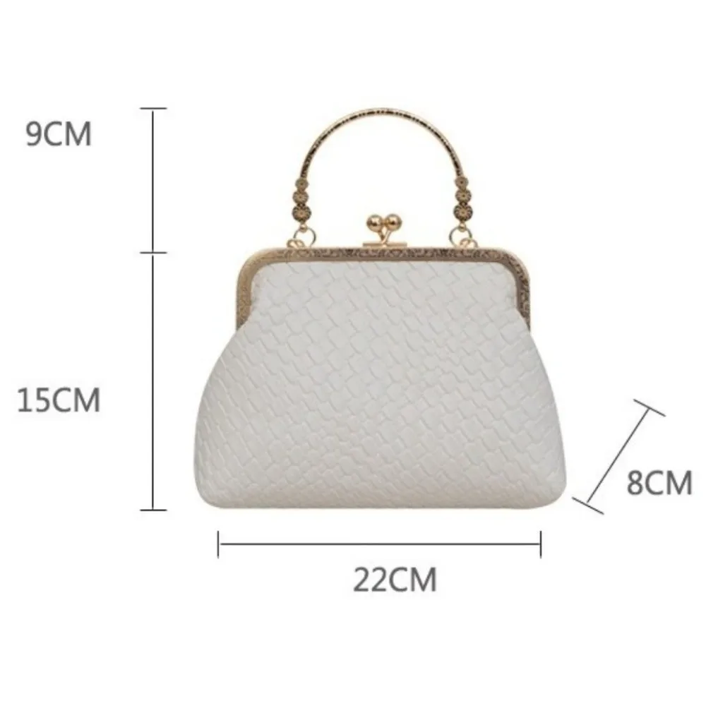 Bolso de mano con textura y forma de concha