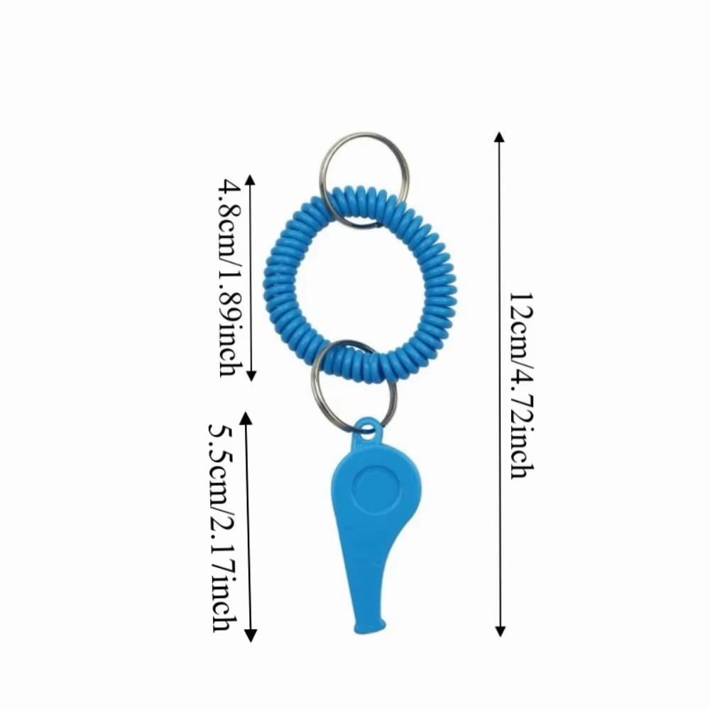 10 silbatos deportivos de pulsera coloridos dispuestos en superficie clara