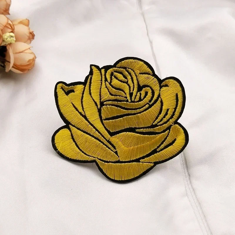 Aplicaciones en ropa con flores