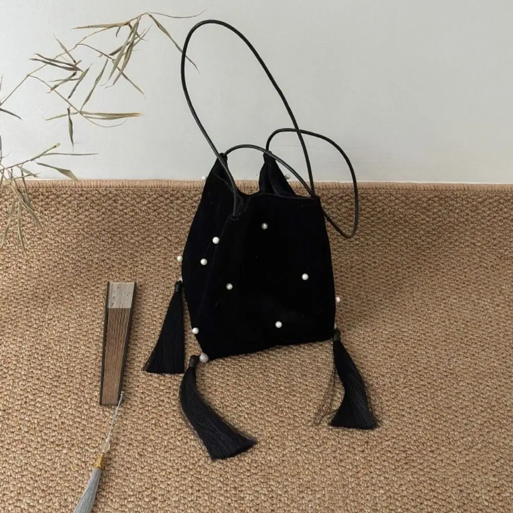 Bolso de pesca de terciopelo con doble correa y borlas de perlas - imagen 3