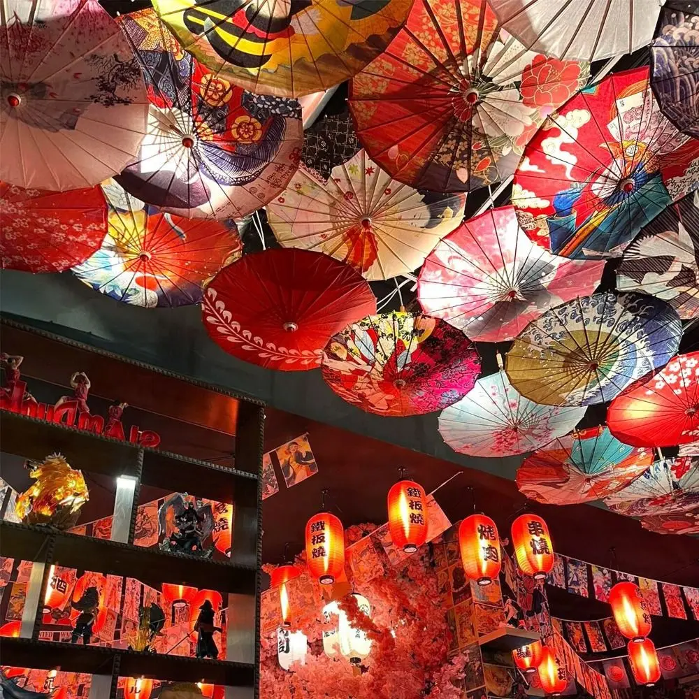 Sombrilla de papel encerado Hanfu con borlas de tela de seda - imagen 2
