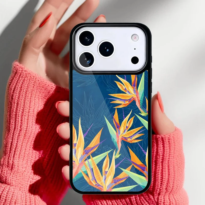 Detalle del diseño de hojas y grafiti en la funda