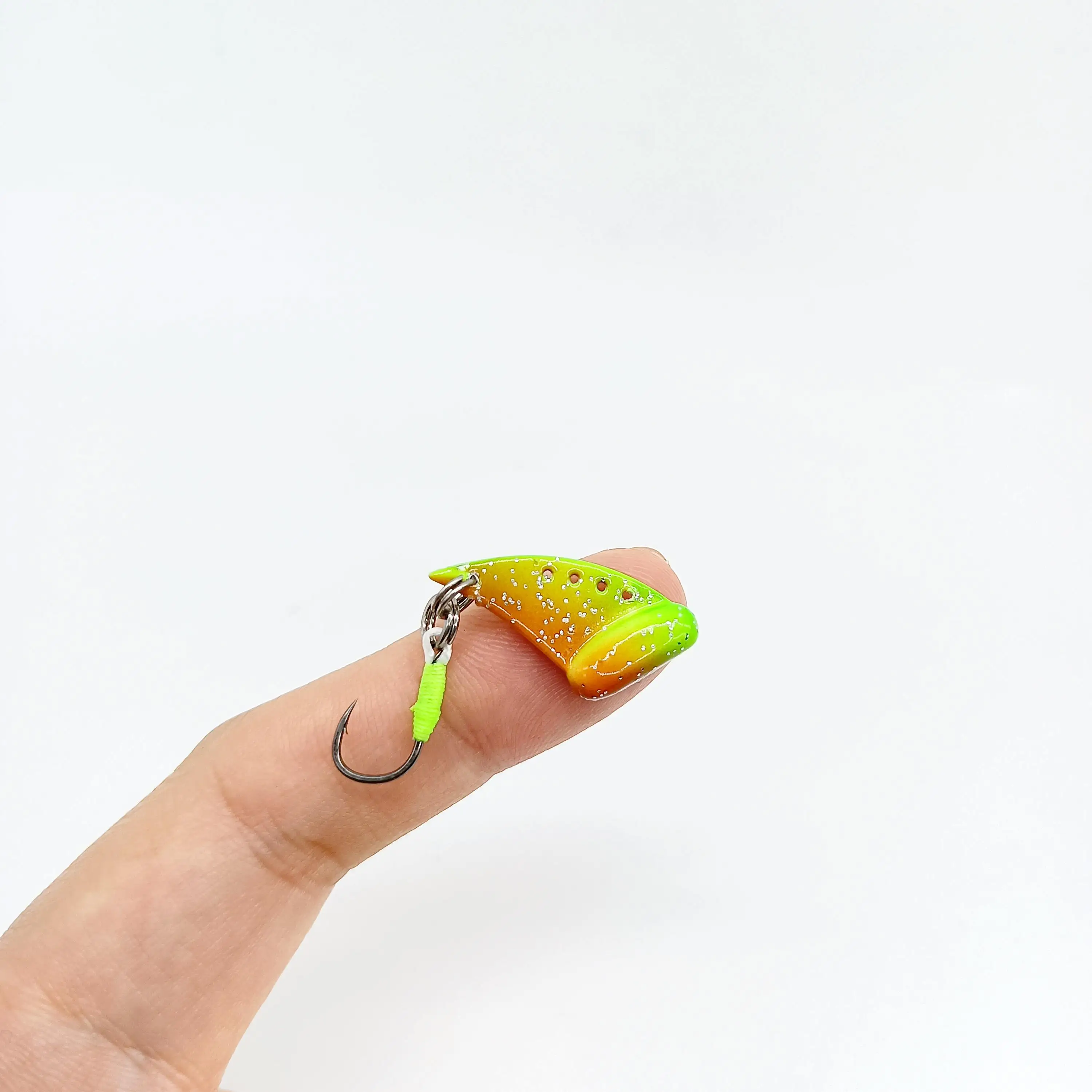 Señuelo metálico compacto con anzuelo sencillo