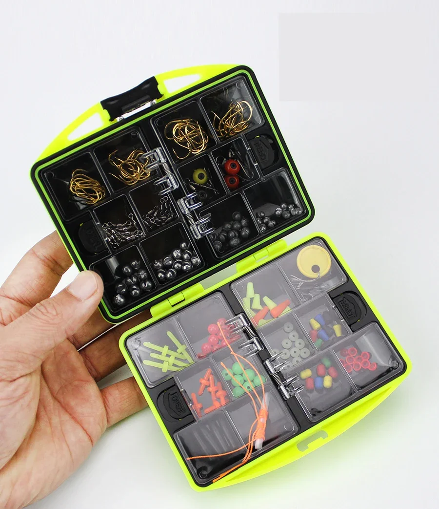 Caja de aparejos marina con accesorios visibles