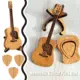 Caja de almacenamiento con forma guitarra para púas acústicas y soporte - imagen 4