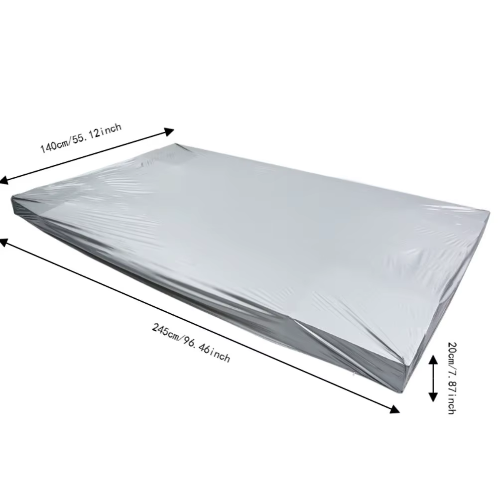 Funda protectora negra para mesa de billar desplegada cubriendo la mesa