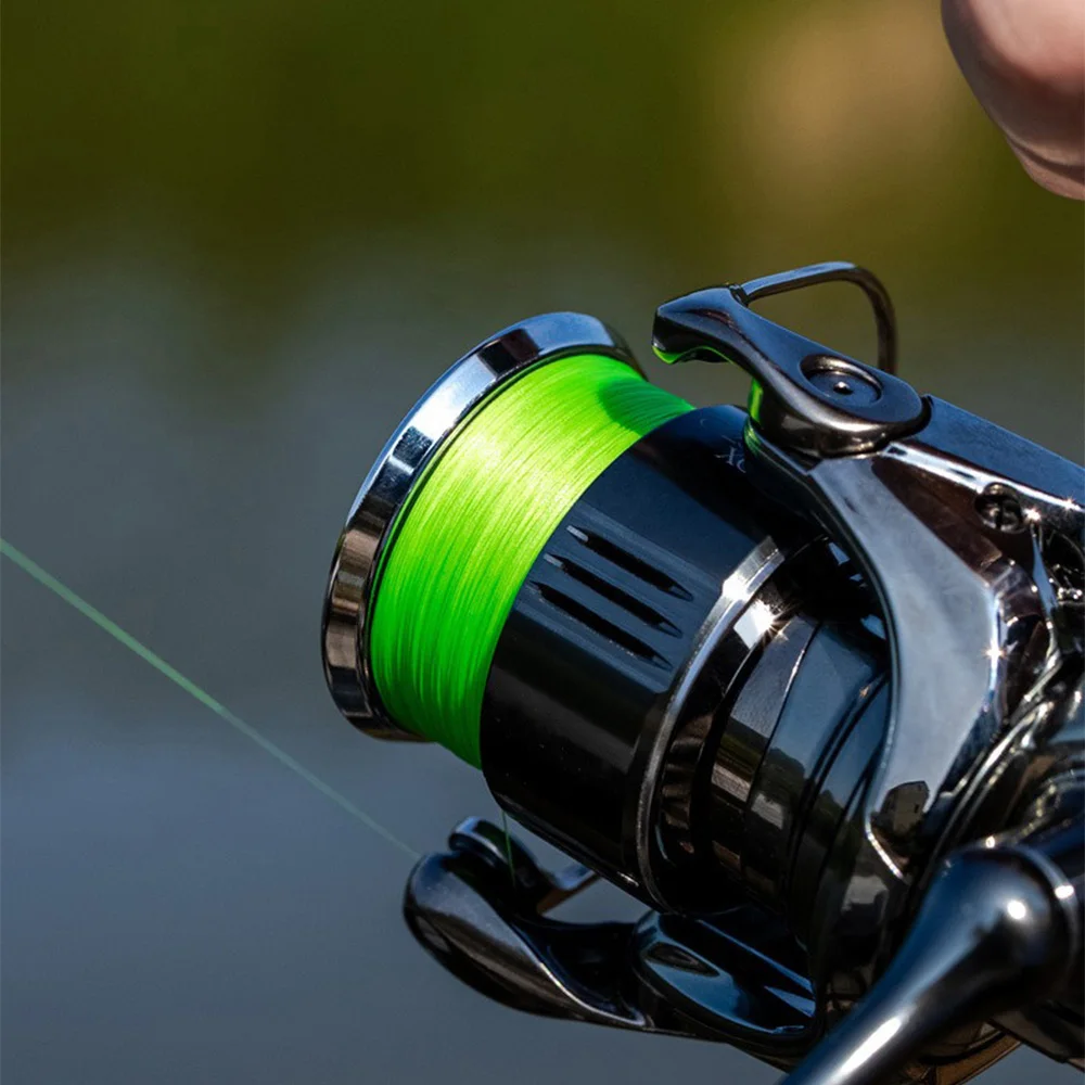 Pescador satisfecho con su captura