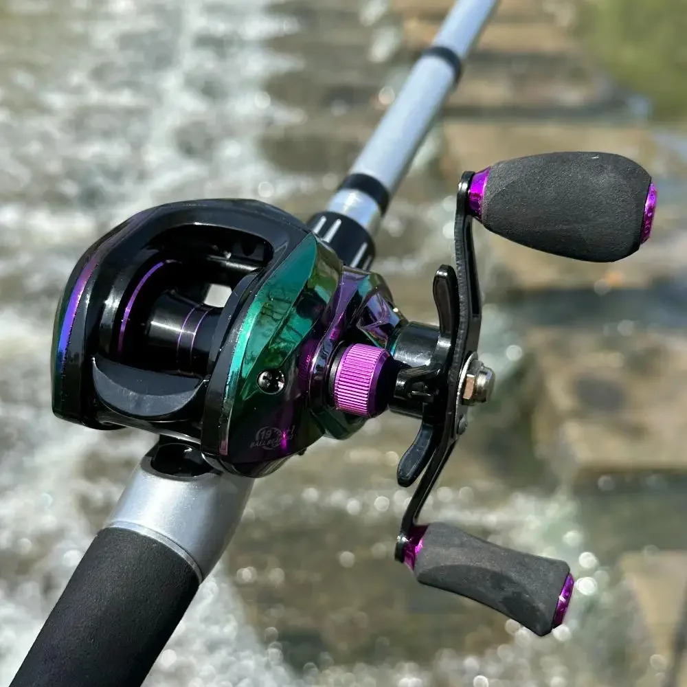 Vista general del carrete de pesca baitcasting con diseño de gota de agua