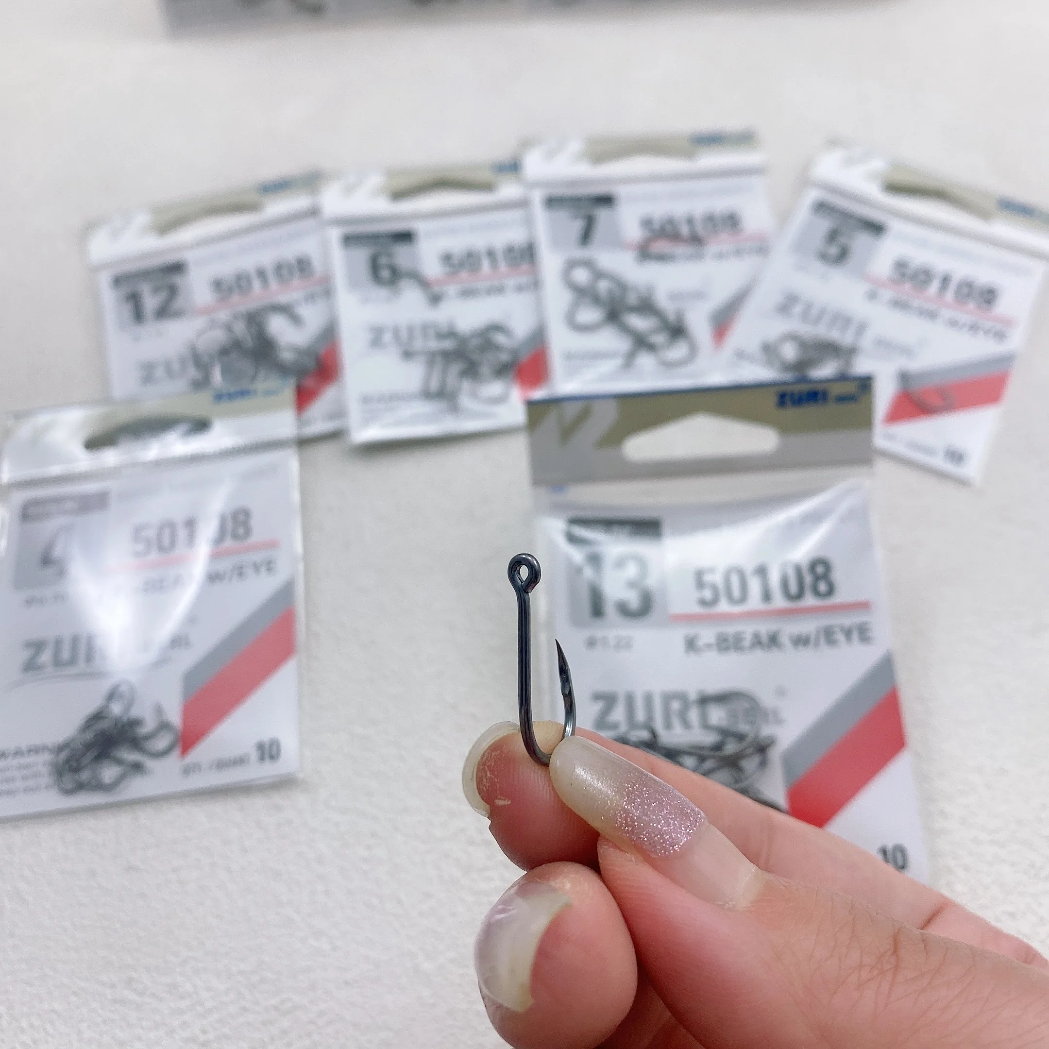 Anzuelos circulares individuales negros para pesca con mosca - imagen 4