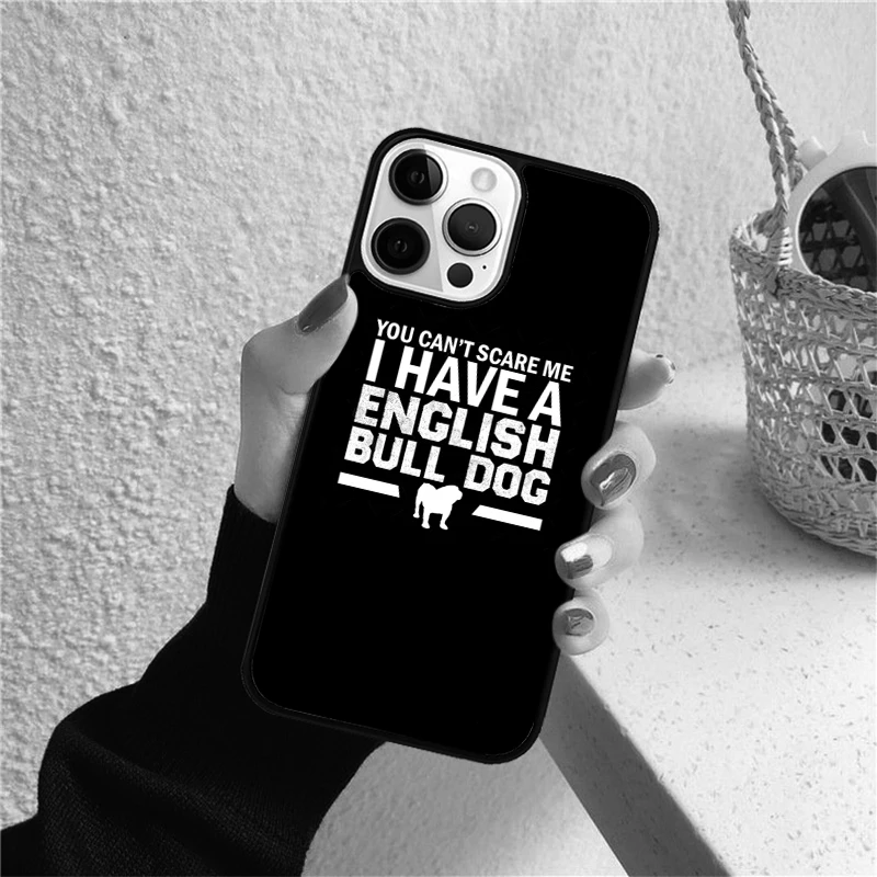 Funda de TPU sobre fondo neutro resaltando su textura