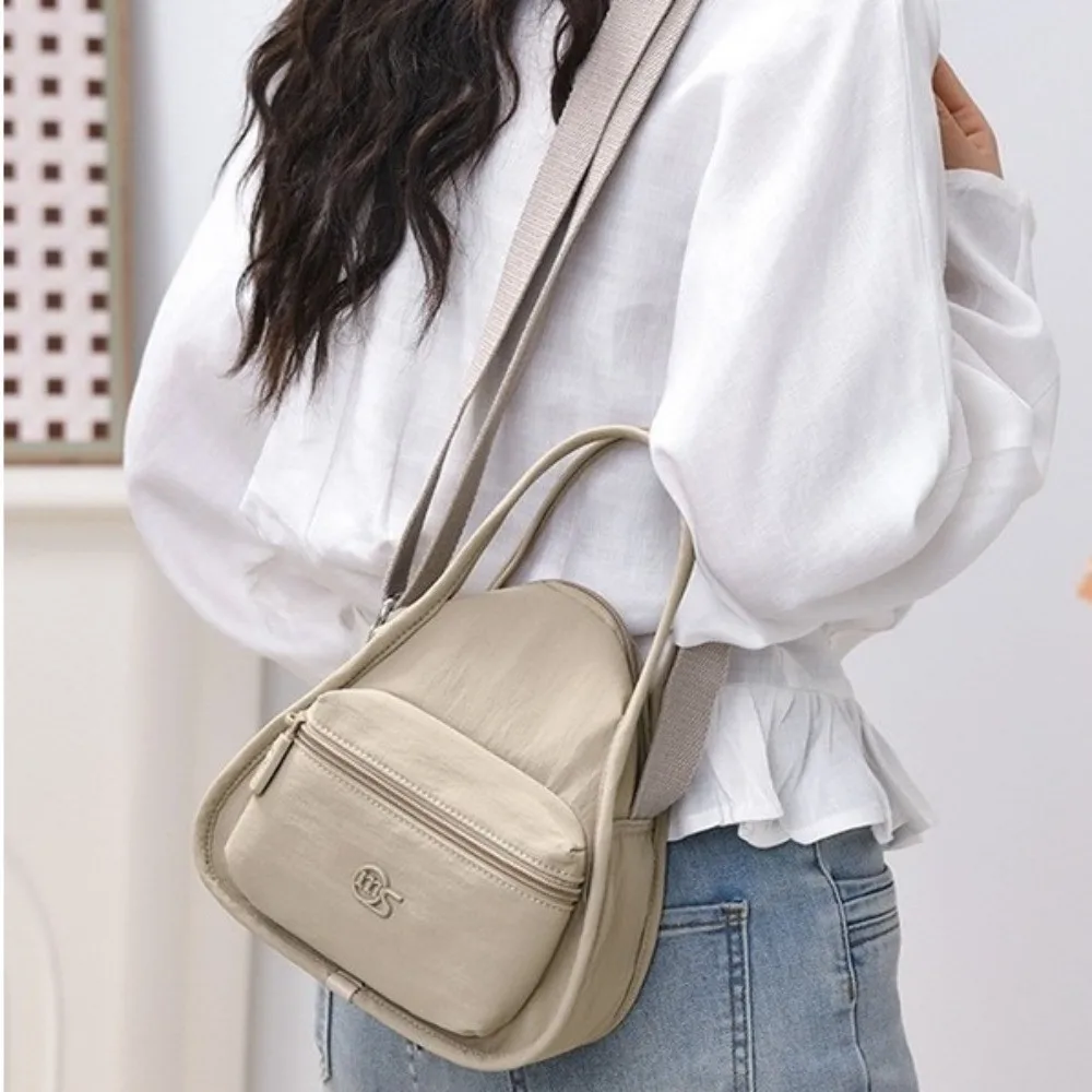 Detalle del diseño tipo messenger crossbody