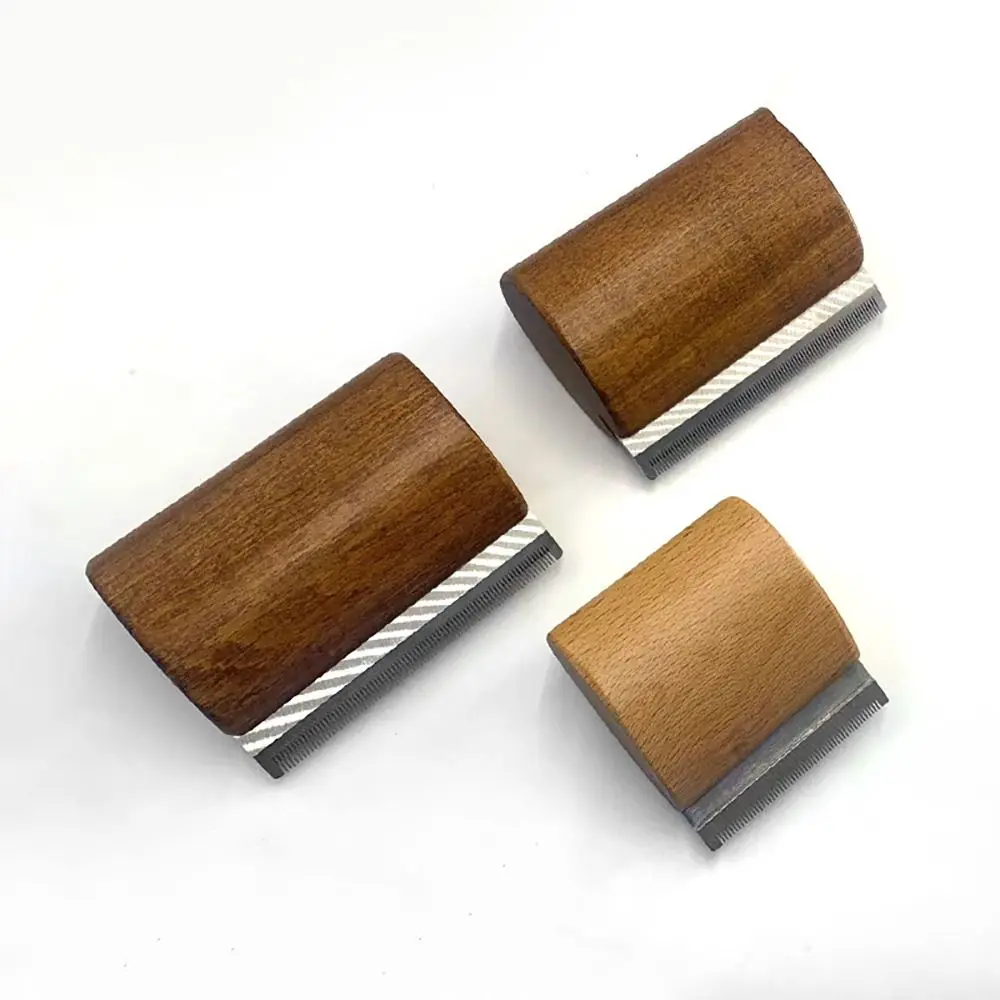 Cepillo para caballo duradero con mango de madera y raspador - imagen 2