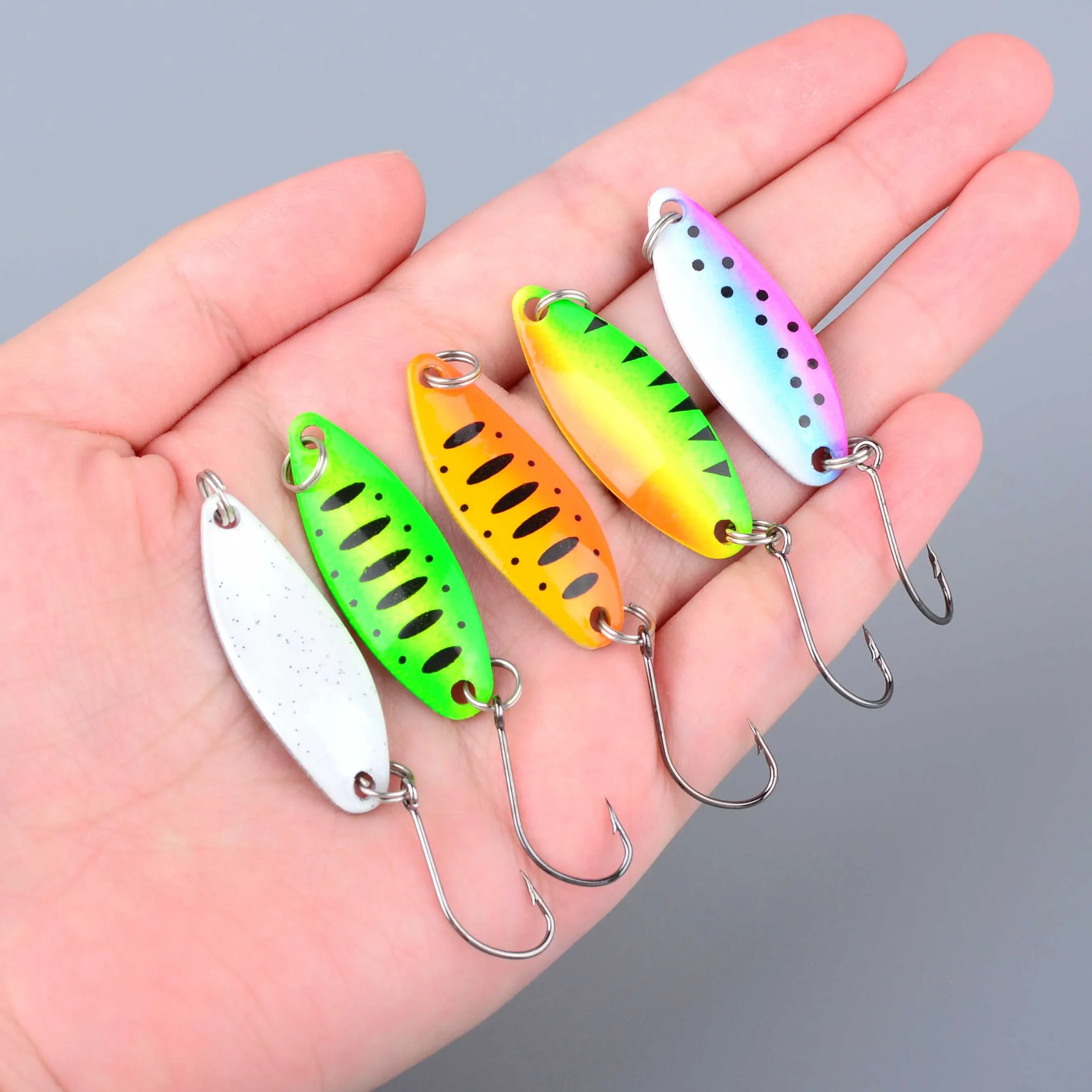 Detalle de señuelo de cuchara de pesca