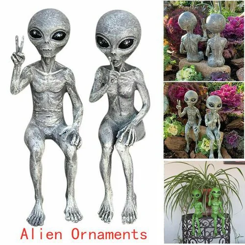 Estatua de extraterrestre con signo de paz