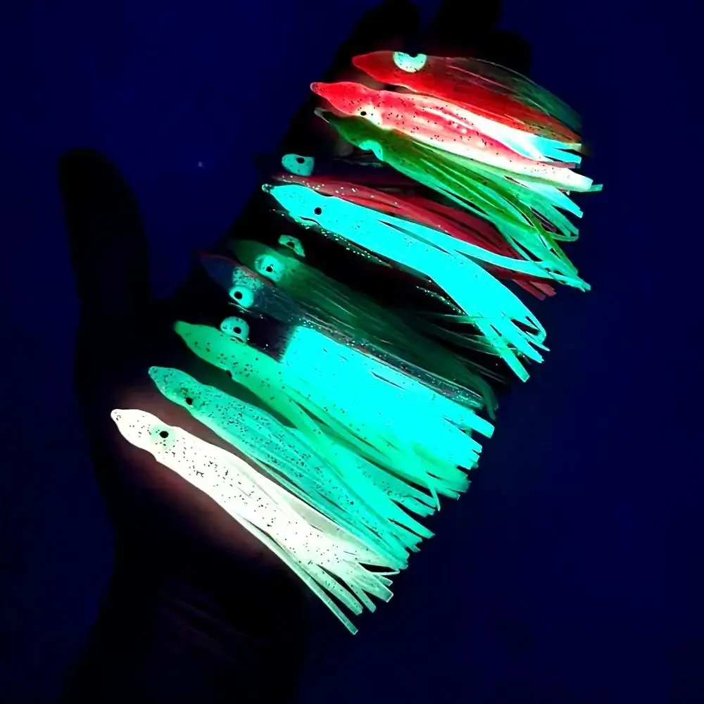 Señuelo de 5 cm con detalle de faldas luminosas