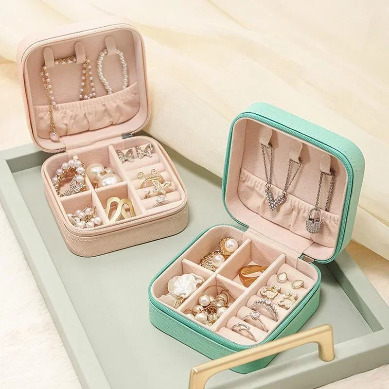 Estuche organizador de viaje para joyería – Cuero, collar y anillos - imagen 3