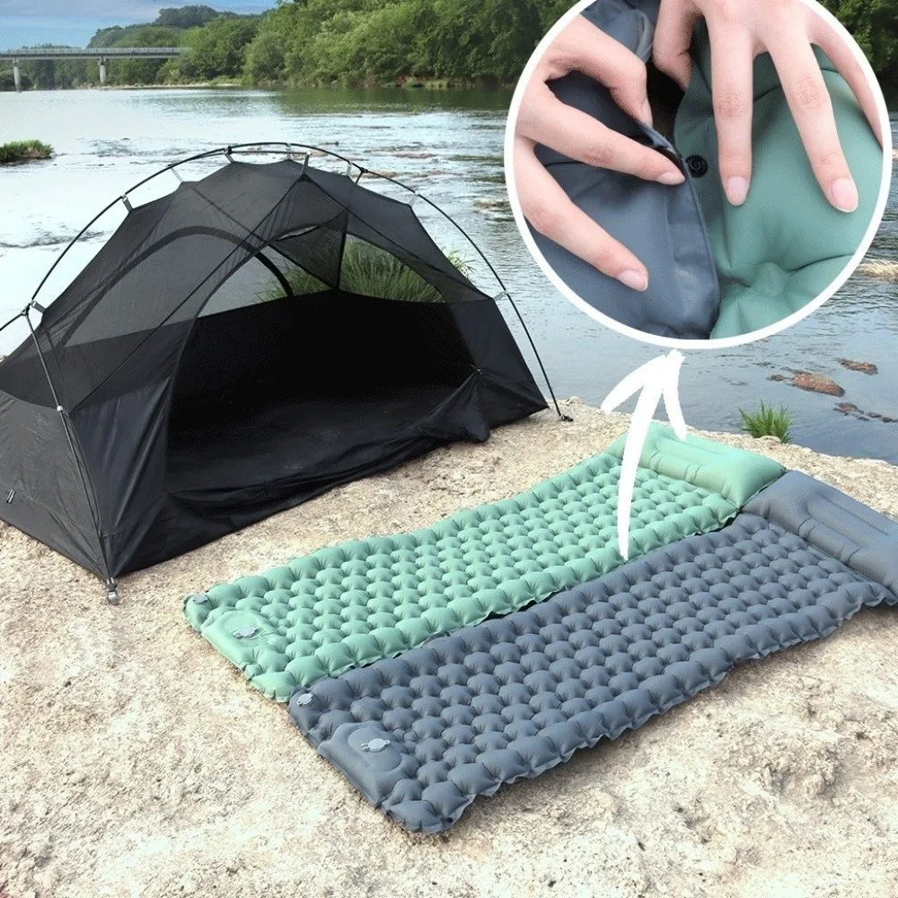 Colchoneta hinchada en un entorno de camping