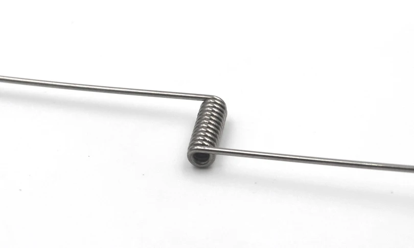 Conector en uso con un anzuelo y un pez en la línea