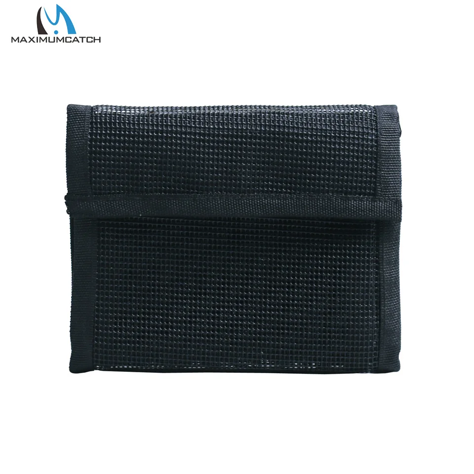 Cartera cerrada con solapa visible