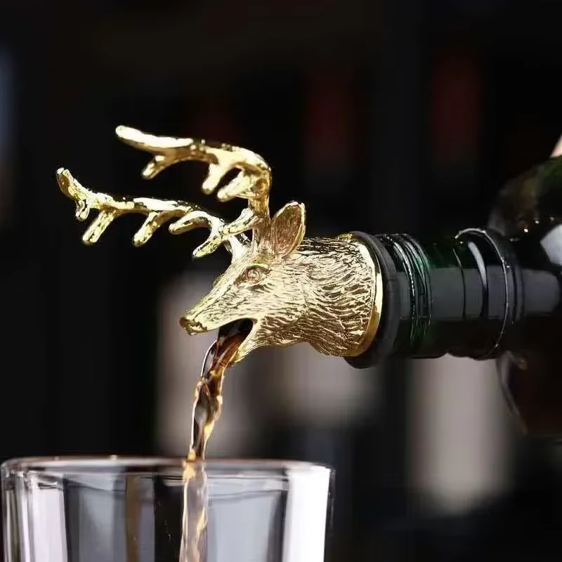 Boquilla de botella con cabeza de ciervo vista frontal