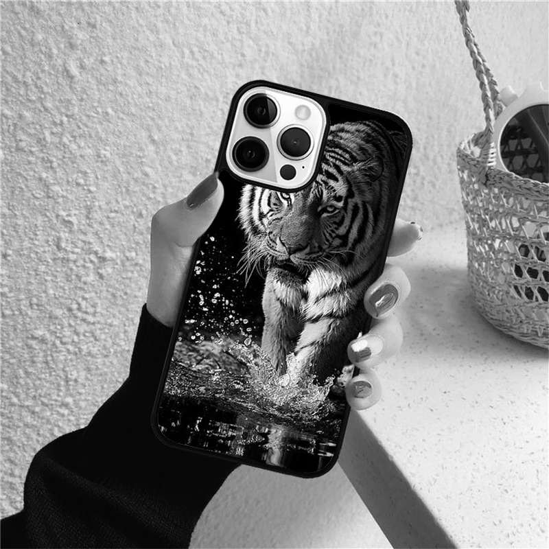 Funda mostrando el diseño del tigre blanco
