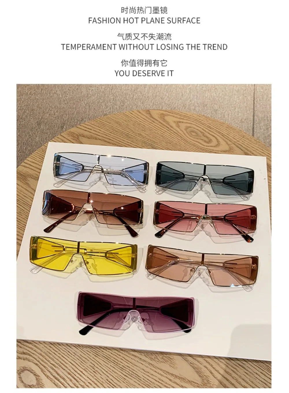 Gafas de sol sobre fondo blanco