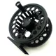 Carrete de pesca con mosca de metal negro con engranaje 1:1