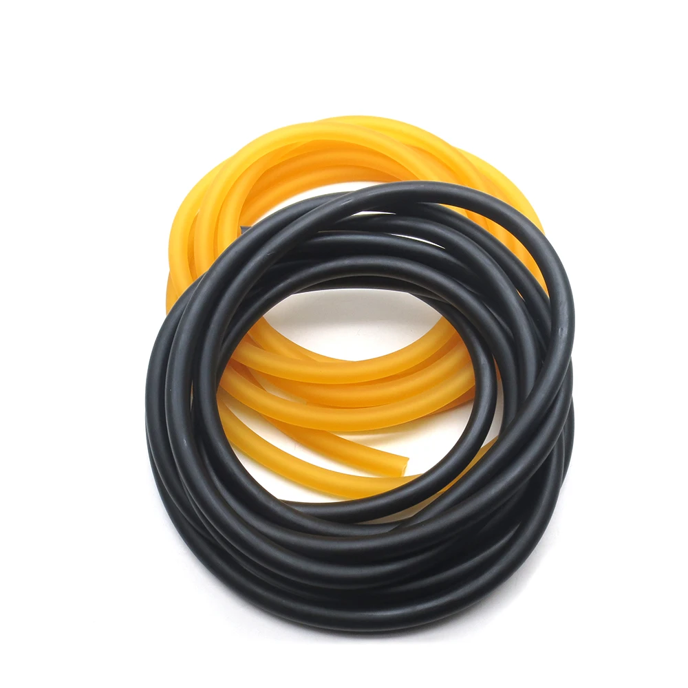 Detalle de la banda de goma y el sistema de sujeción de flechas