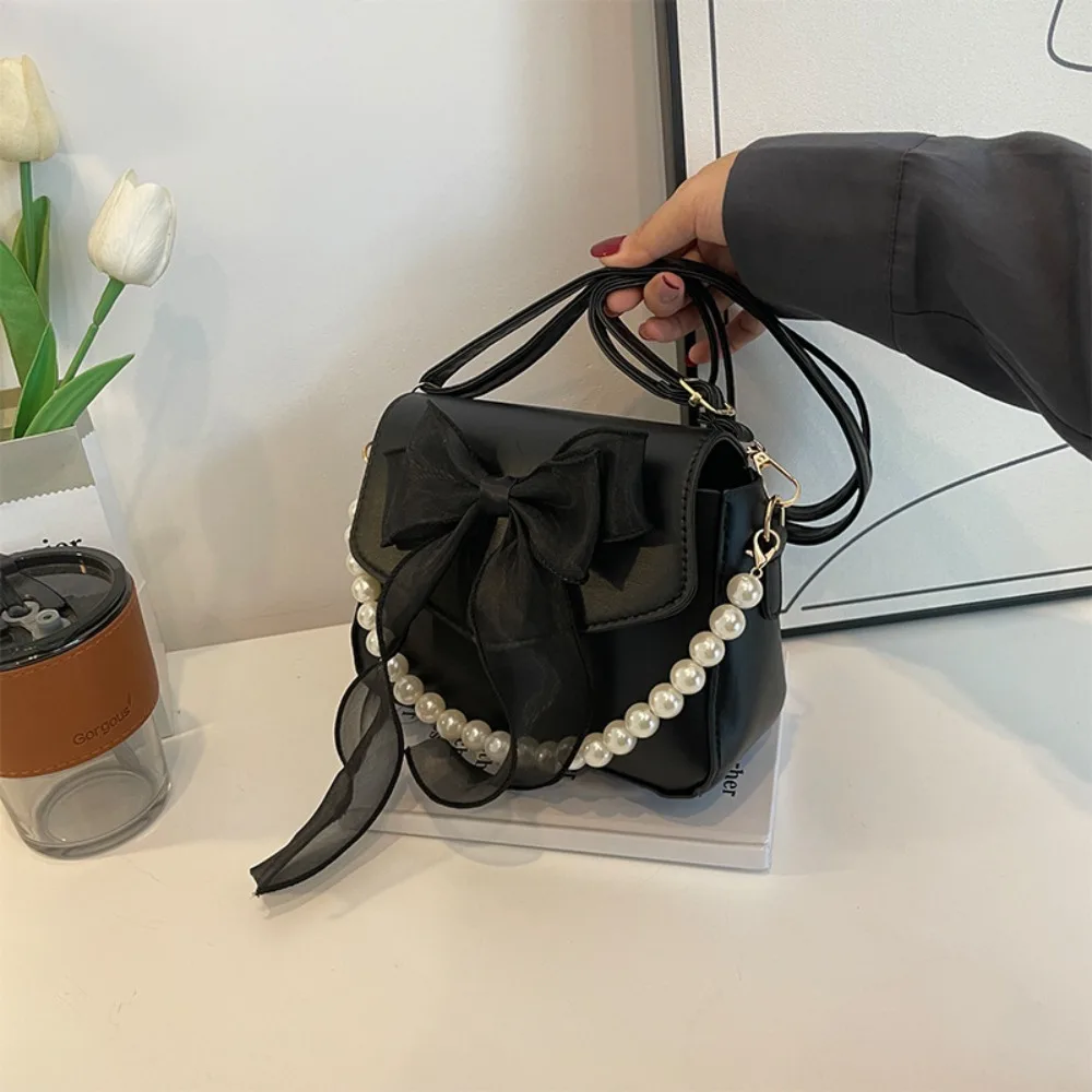 Bolso de hombro con lazo