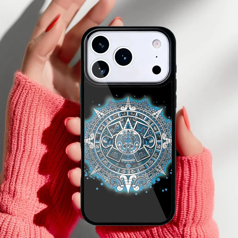 Vista trasera de la funda mostrando el diseño completo del calendario maya