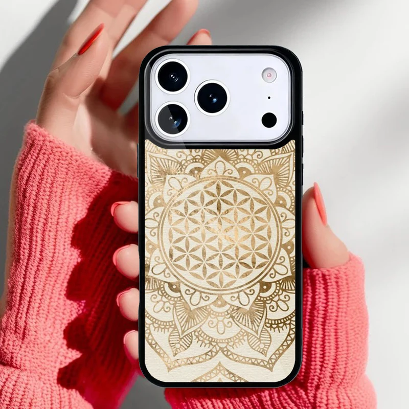 Vista trasera de la funda con acabado dorado
