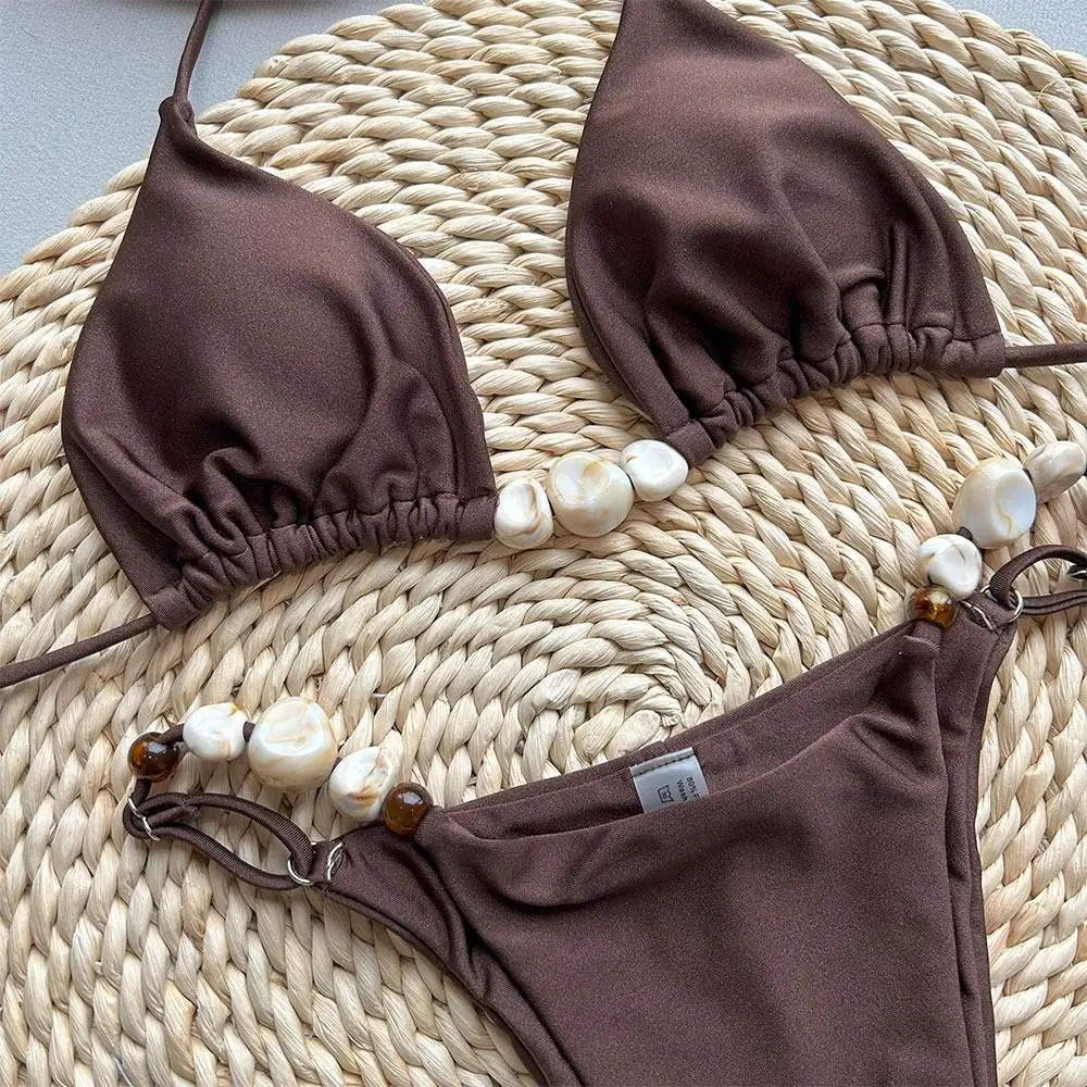Color marrón del conjunto de bikini