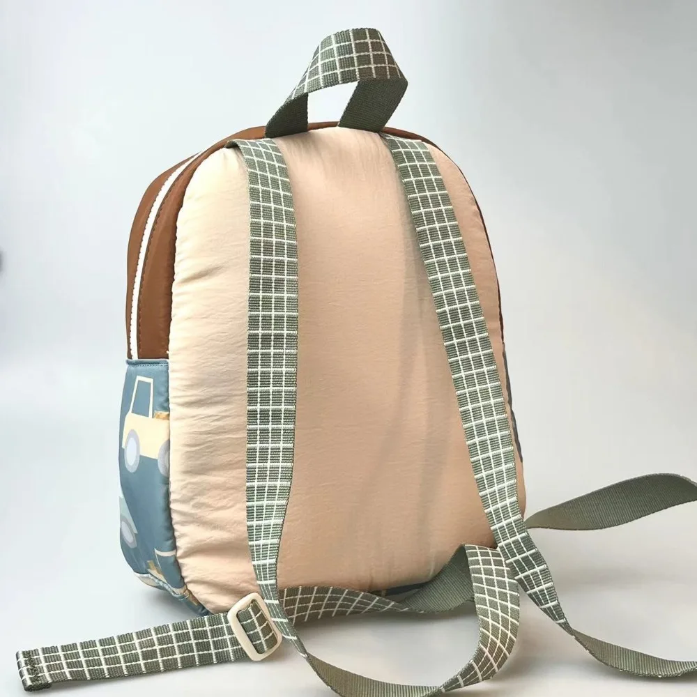 Mochila escolar ligera con bordado de coches animados para niños - imagen 3