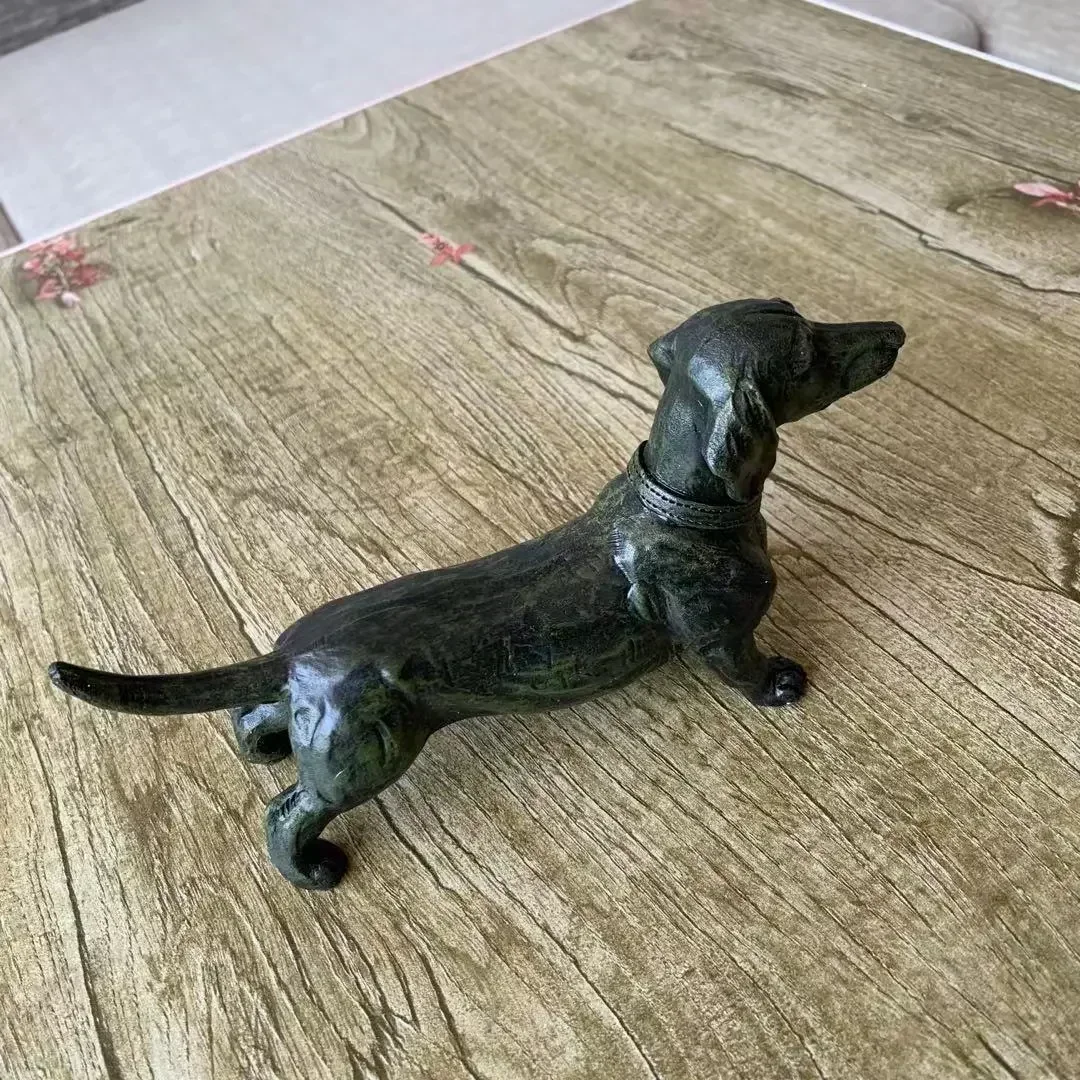 Figura negra para decoración de jardín