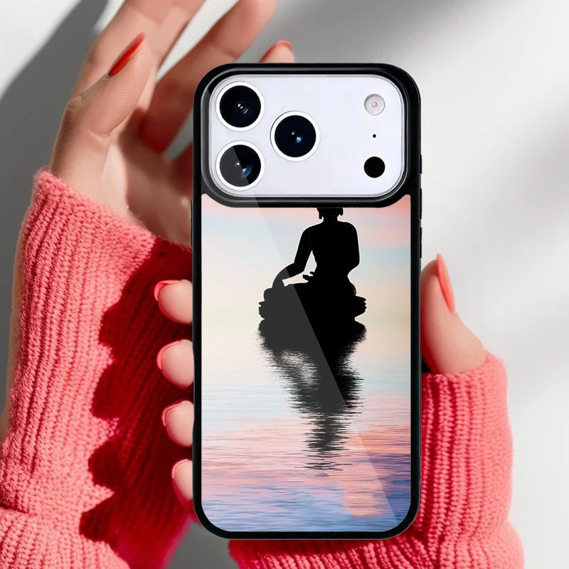 Funda colocada en un iPhone mostrando el acceso a puertos y botones