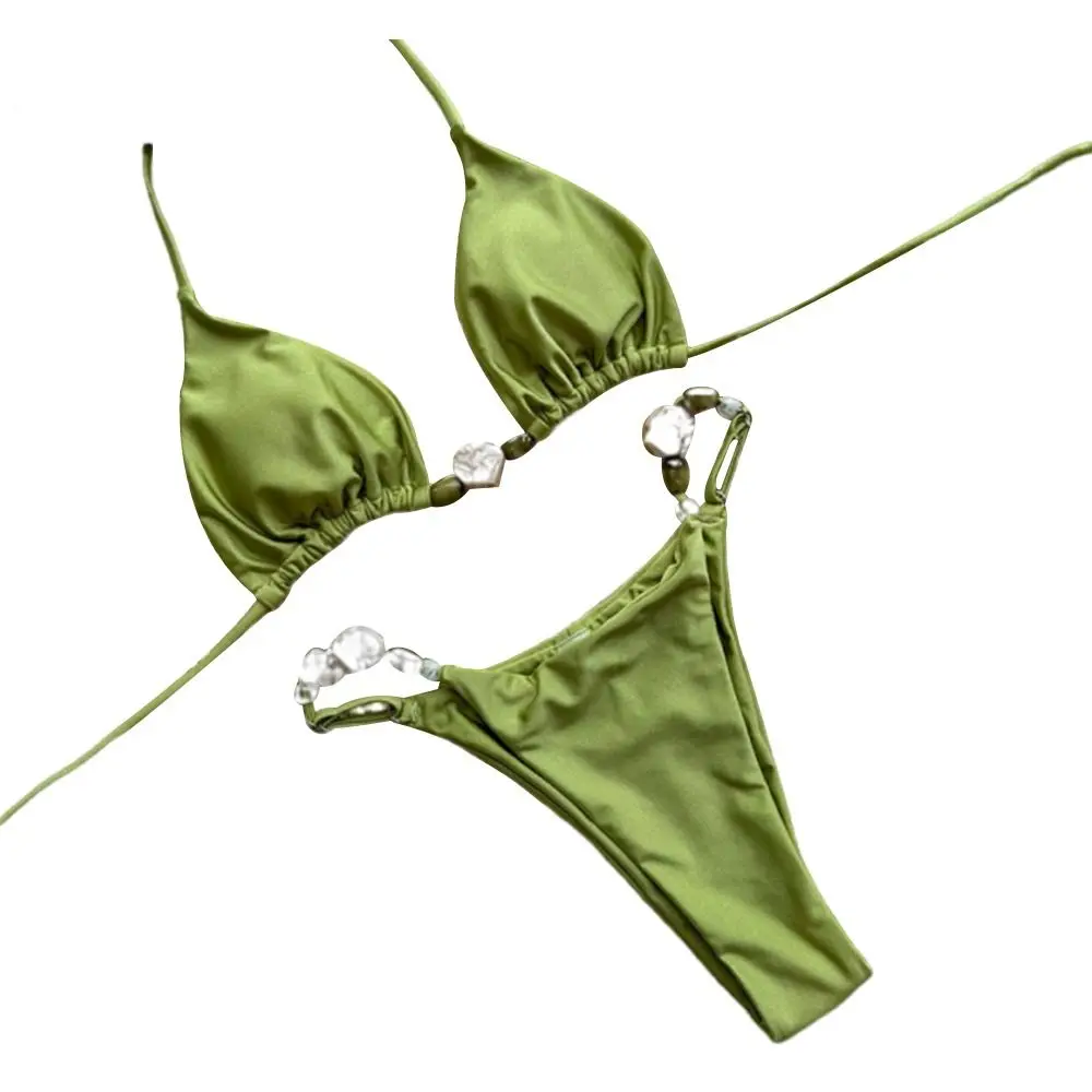 Detalle de cuentas y tejido del bikini