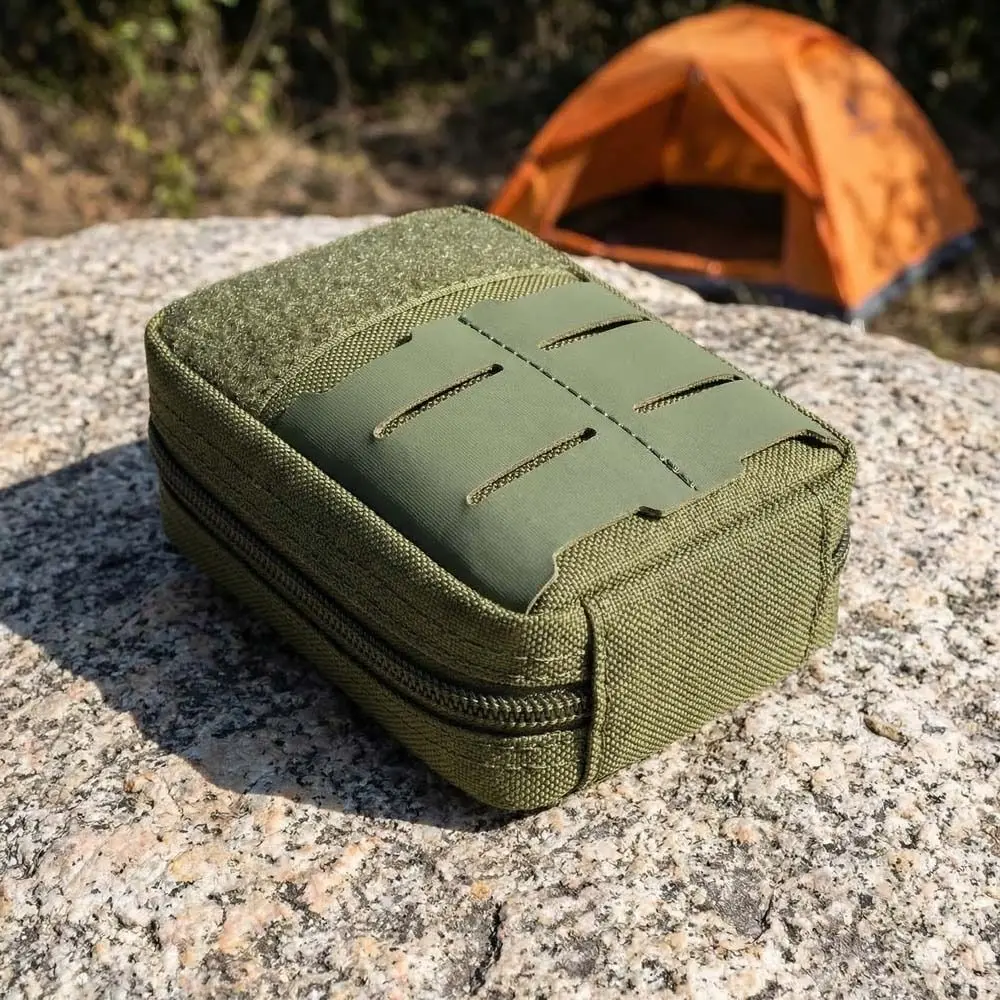 Detalle del bolsillo pequeño con cremallera para objetos de valor